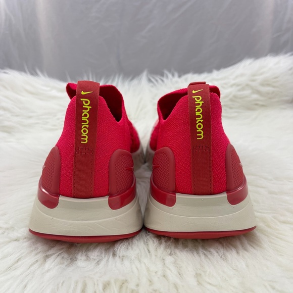 Mens Nike React Phantom Run Flyknit 2 Red Sneakers - Picture 3 of 7